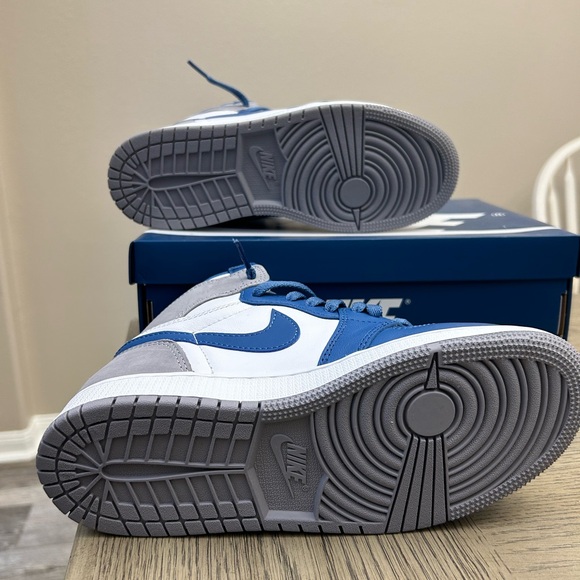 Nike Air Jordan 1 Retro barely worn - Picture 3 of 3